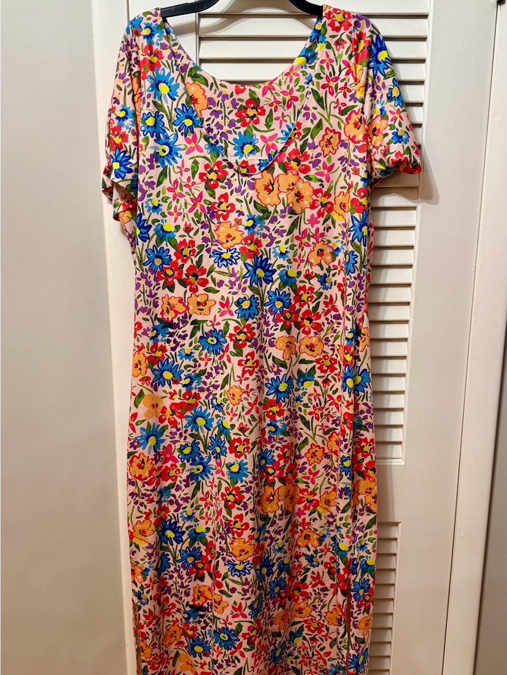 Floral Scoop Neck Midi Dress in Multicolor